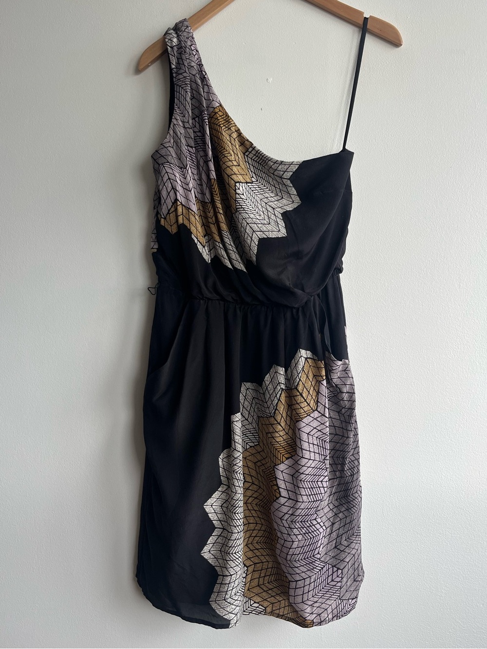 BCBG Maxazria Black Gold Boho One Shoulder Silk Dress Geometric Print Sz Small
